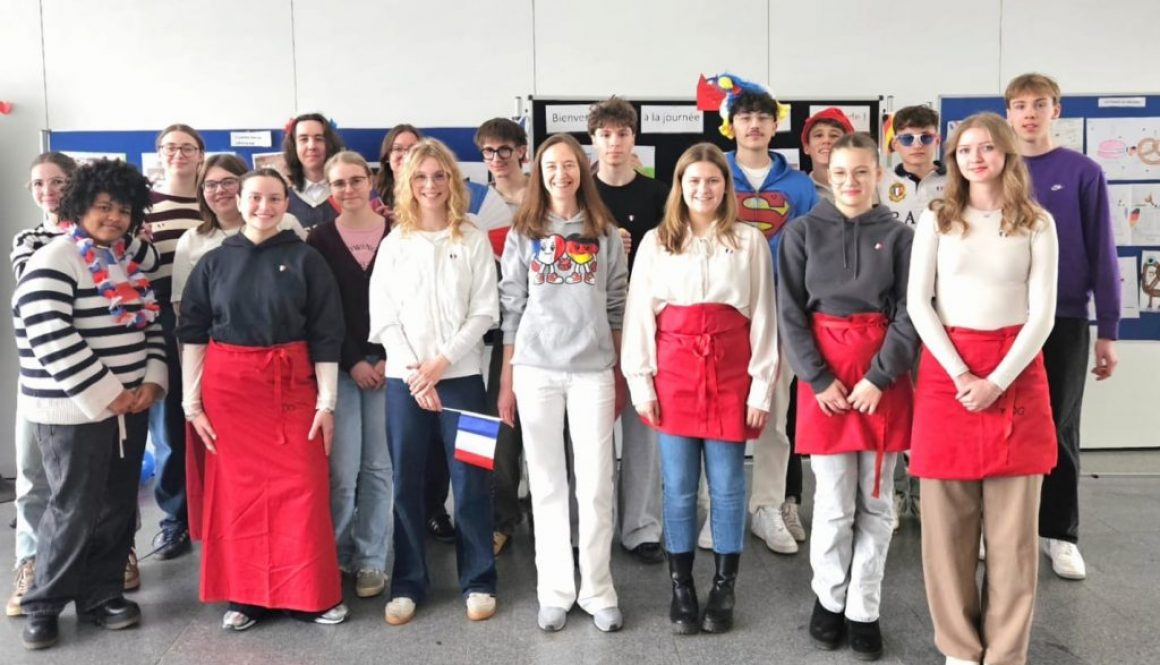 P-Seminar Französisch und Wahlkurs Frz. Küche mit Organisatorin Elke Hankofer-Bloch_cut P-Seminar Französisch und Wahlkurs Frz. Küche mit Organisatorin Elke Hankofer-Bloch_cut