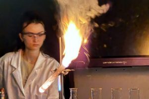 Faszinierende Experimente gab es in Chemie zu bestaunen 2