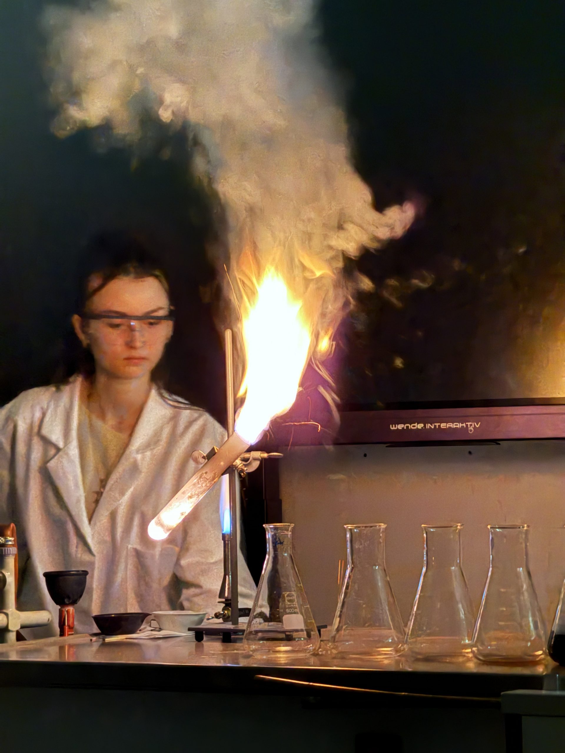 Faszinierende Experimente gab es in Chemie zu bestaunen 2