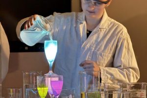 Faszinierende Experimente gab es in Chemie zu bewundern Faszinierende Experimente gab es in Chemie zu bewundern