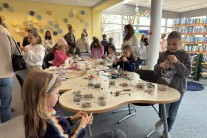 In der Bibliothek wurde fleissig gebastelt