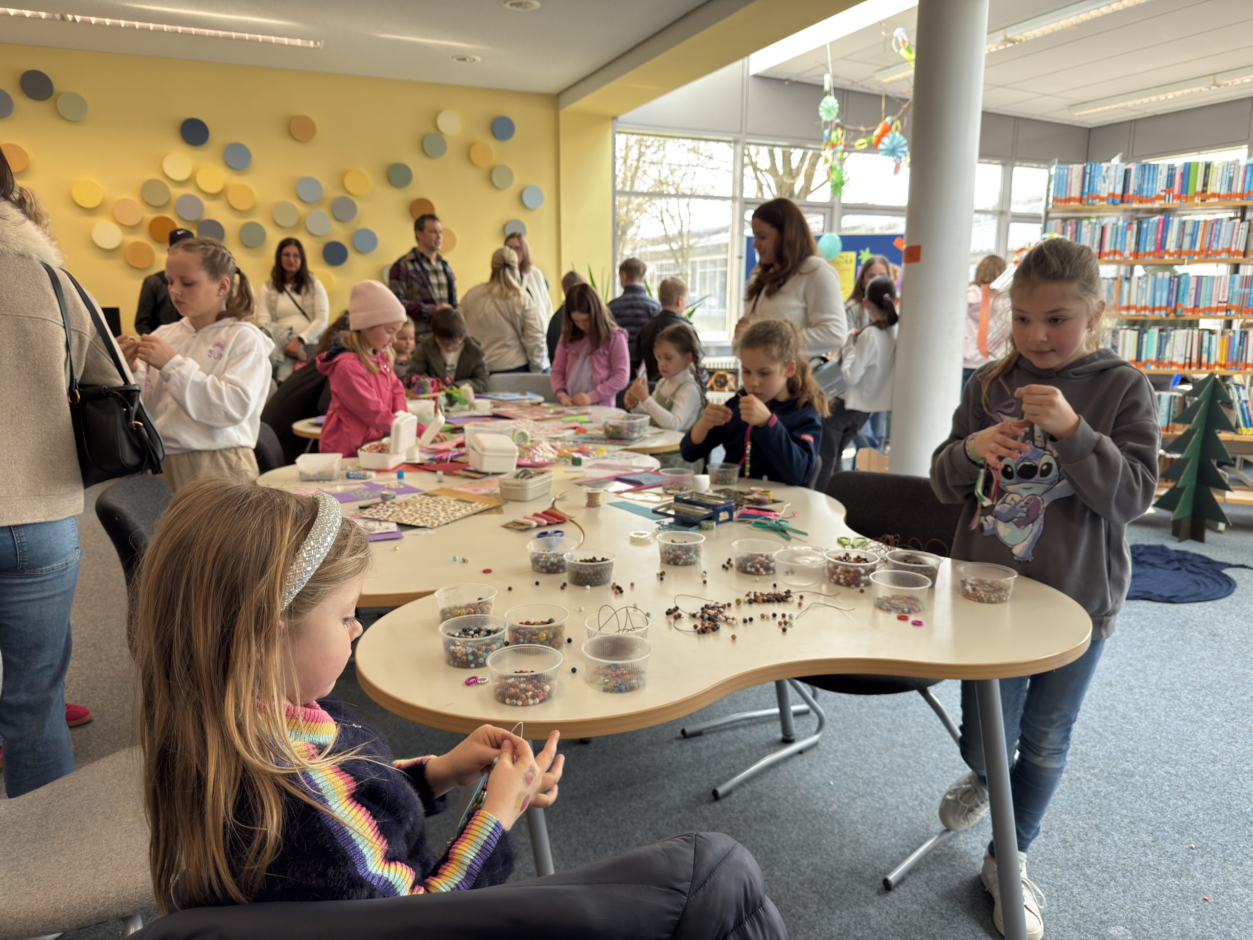 In der Bibliothek wurde fleissig gebastelt