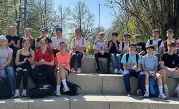 OStRin Maria Kasbauer mit der Klasse 7b