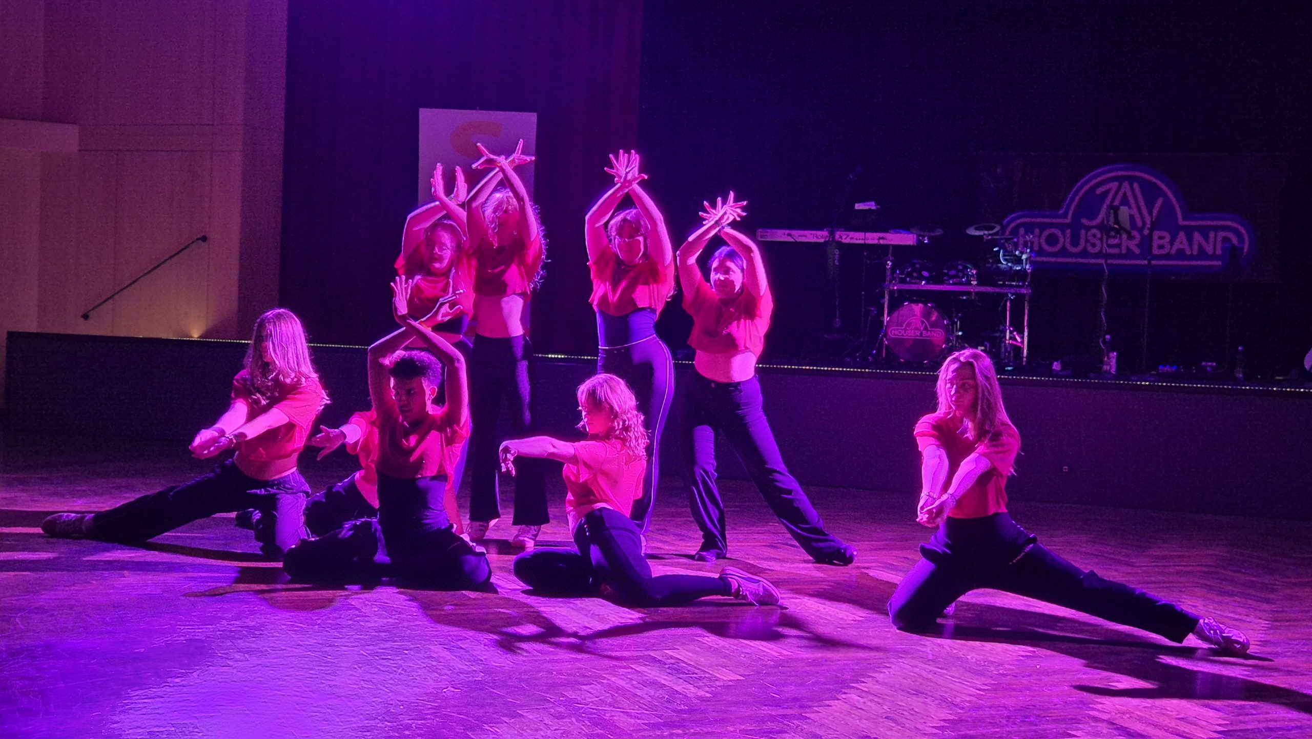 Die Tanzgruppe „Sternenschauer“ unterhielt das Publikum mit einer fetzigen Choreografie